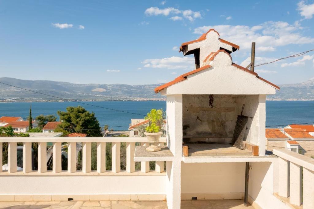 Ferienwohnung In Arbanija Mit Meerblick, Balkon, Klimaanlage, W-Lan 5137-1 Trogir Exterior photo
