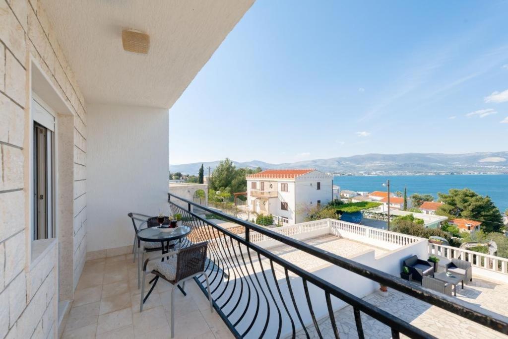 Ferienwohnung In Arbanija Mit Meerblick, Balkon, Klimaanlage, W-Lan 5137-1 Trogir Exterior photo