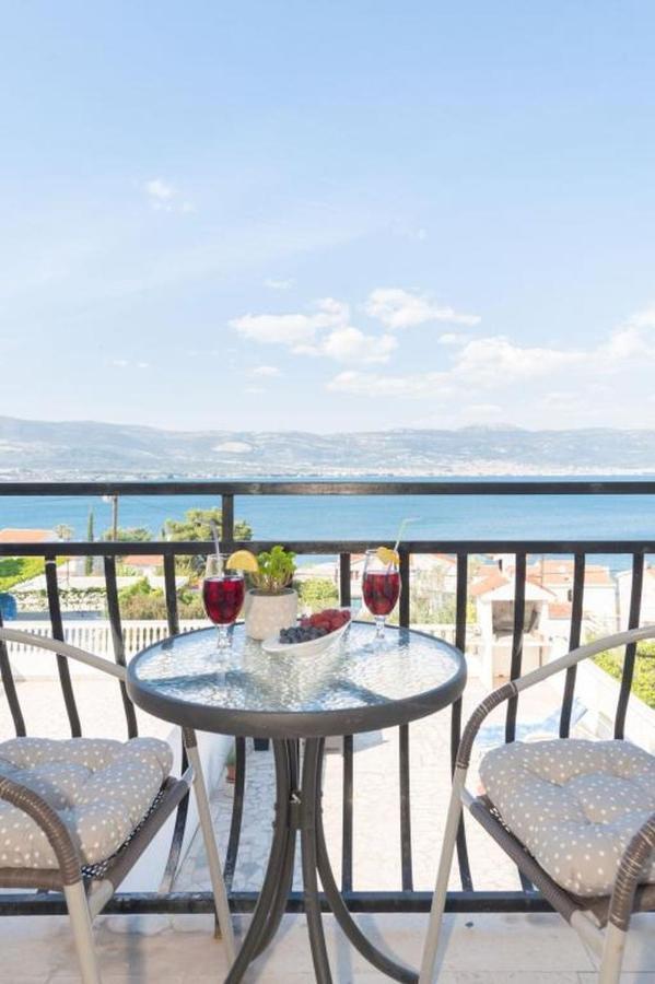 Ferienwohnung In Arbanija Mit Meerblick, Balkon, Klimaanlage, W-Lan 5137-1 Trogir Exterior photo